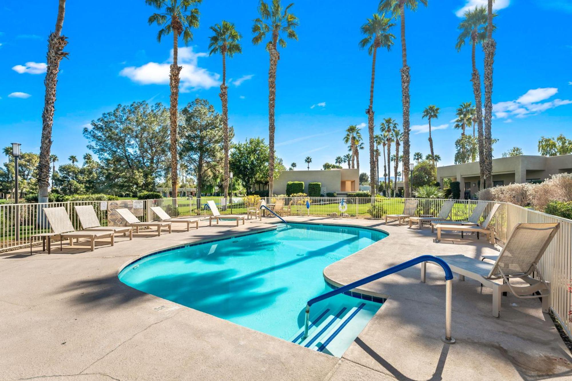 Villa Midnights At The Oasis Cathedral City Exterior foto